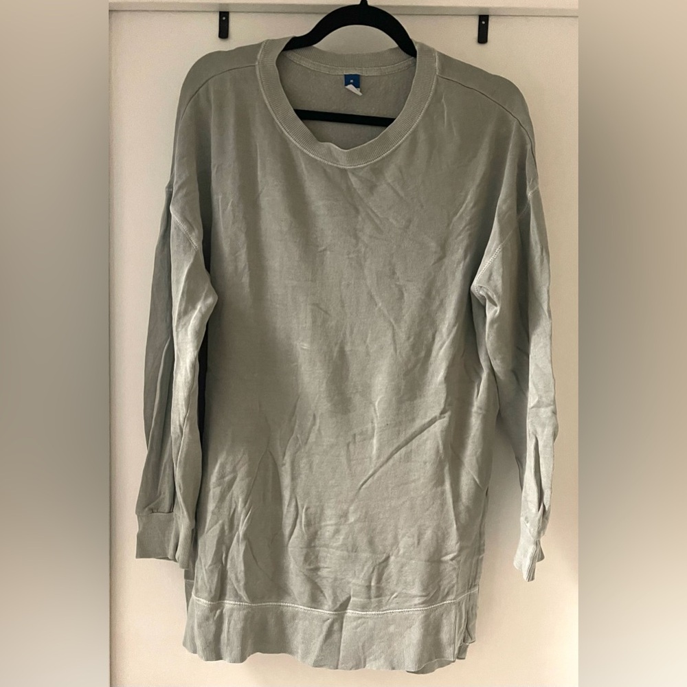 Light green crew neck sweatshirt